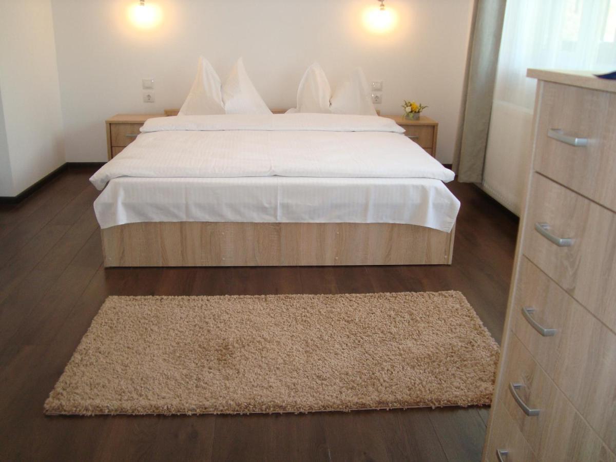 Casa Cu Flori Hotel Busteni Ngoại thất bức ảnh